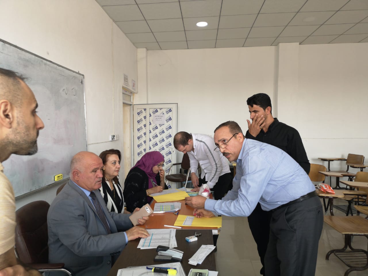 شعبة التسجيل في كليتنا تباشر بتسجيل الطلبة الجدد