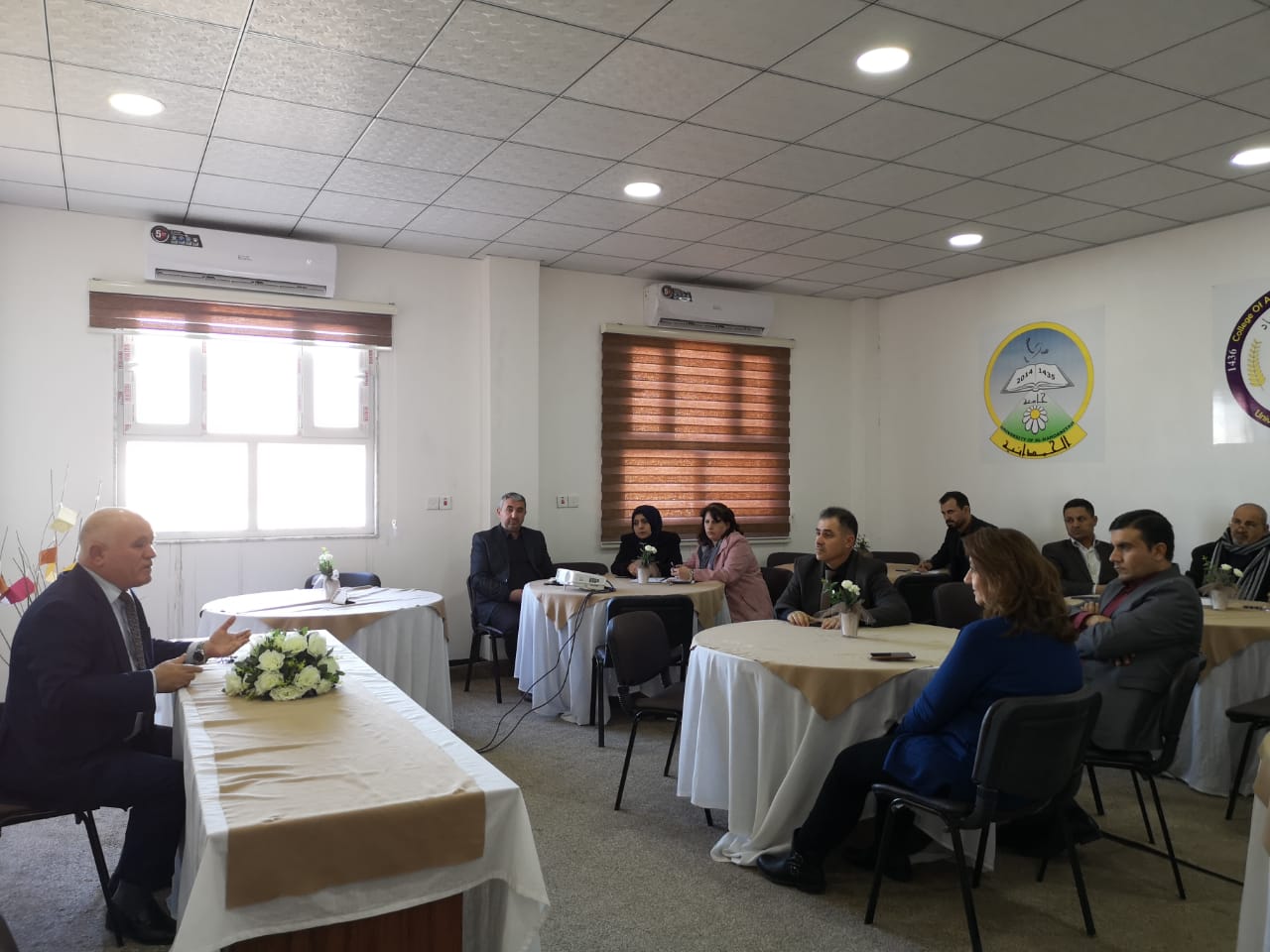 عميد كلية الإدارة والاقتصاد يلتقي بأعضاء الهيئة التدريسية