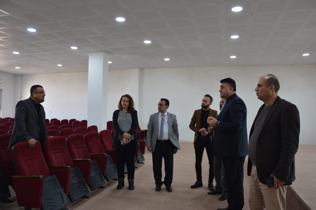 جولة تفقدية للسيد رئيس الجامعة لكلية الإدارة والاقتصاد