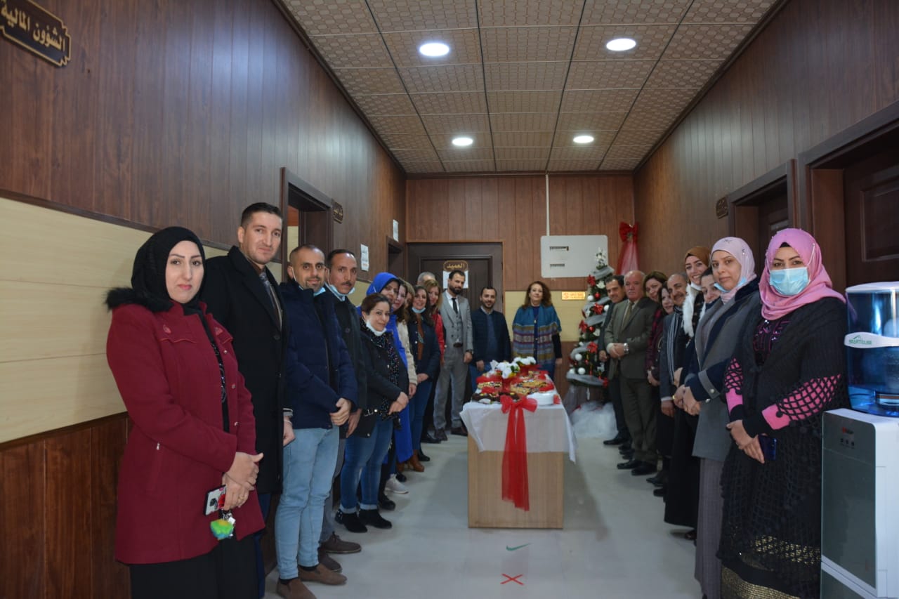 كلية الإدارة والاقتصاد تشارك منتسبيها فرحة احتفالاتهم باعياد  الميلاد ورأس السنة الميلادية