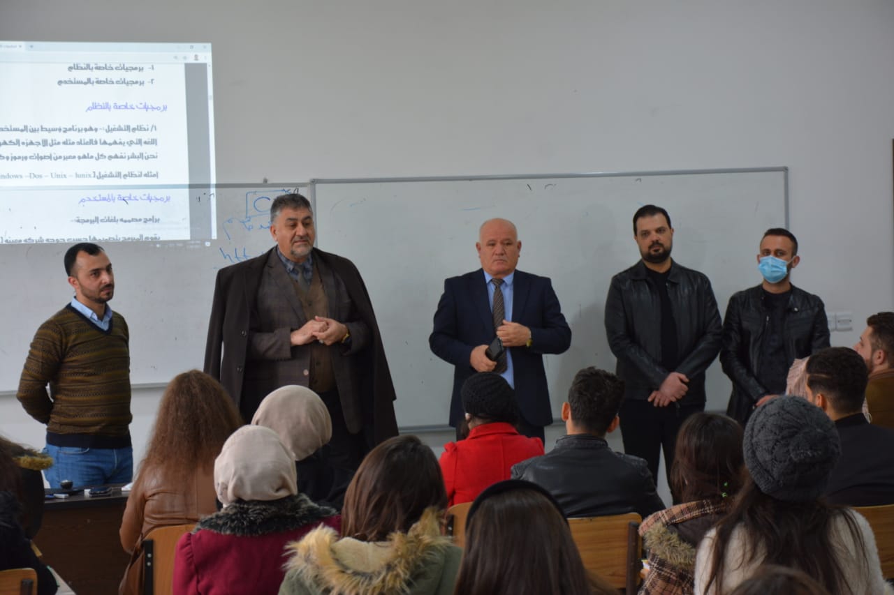 السيد رئيس الجامعة يتفقد طلبة المرحلة الأولى في كليتنا