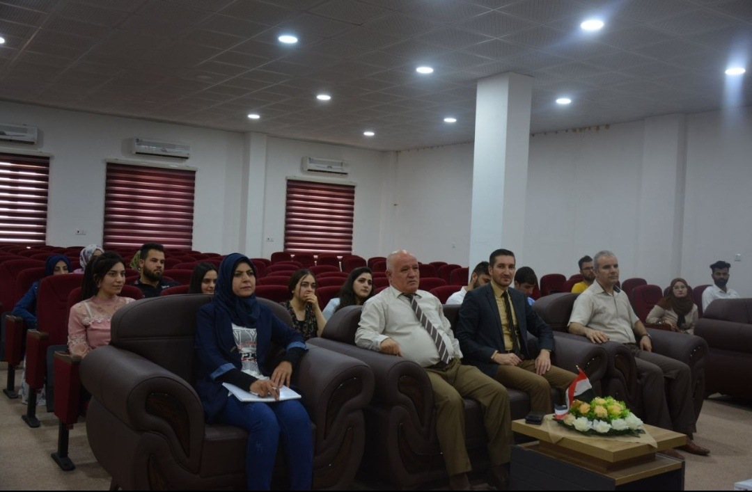 استمرار جلسات الملتقى العلمي السنوي لمناقشة بحوث تخرج  طلبة المراحل المنتهية في كلية الإدارة والاقتصاد