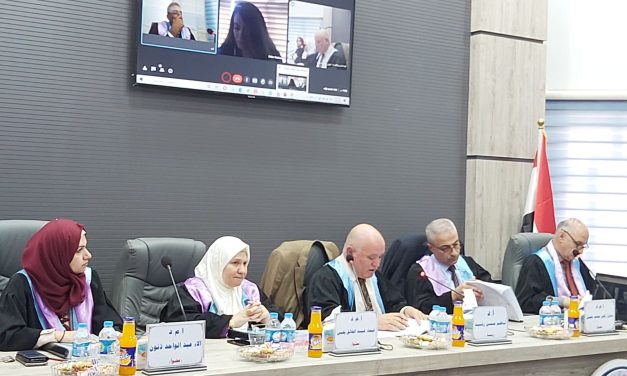 السيد عميد كلية الإدارة والاقتصاد رئيسا للجنة مناقشة اطروحة دكتوراه في جامعة الموصل