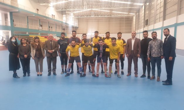 فوز فريق المحاسبة بالمركز الثاني في ختام بطولة طلبةجامعة الحمدانية لكرة القدم الصالات