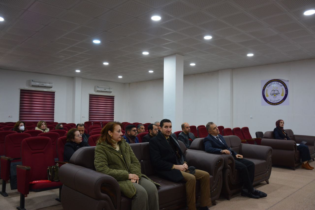 استمرار محاضرات الدورة التدريبية في كلية الادارة والاقتصاد