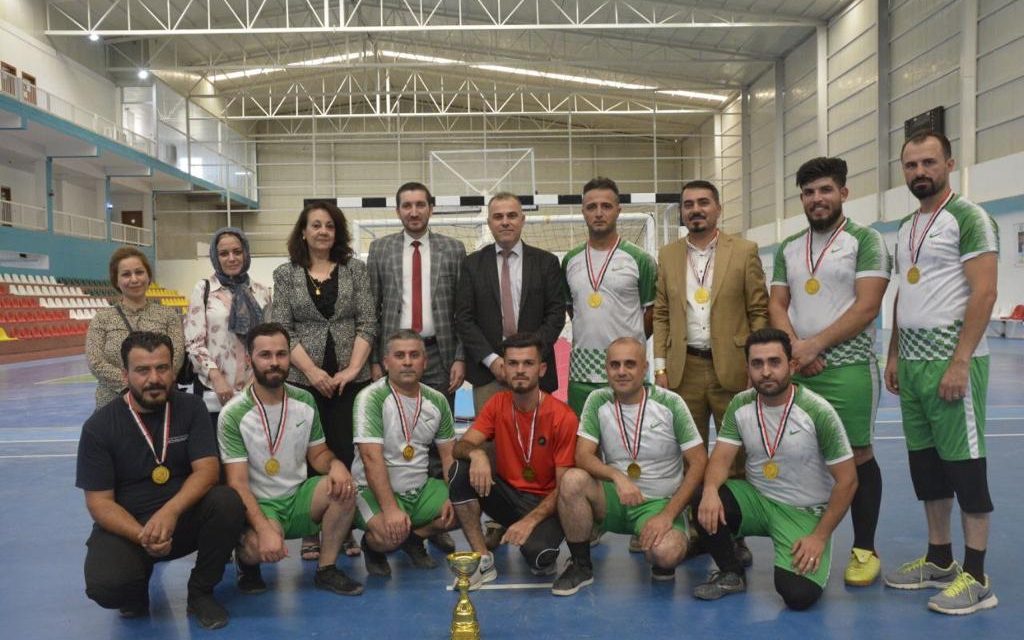 فريق كلية الادارة والاقتصاد يحصد المركز الثاني في بطولة الجامعة لخماسي كرة القدم