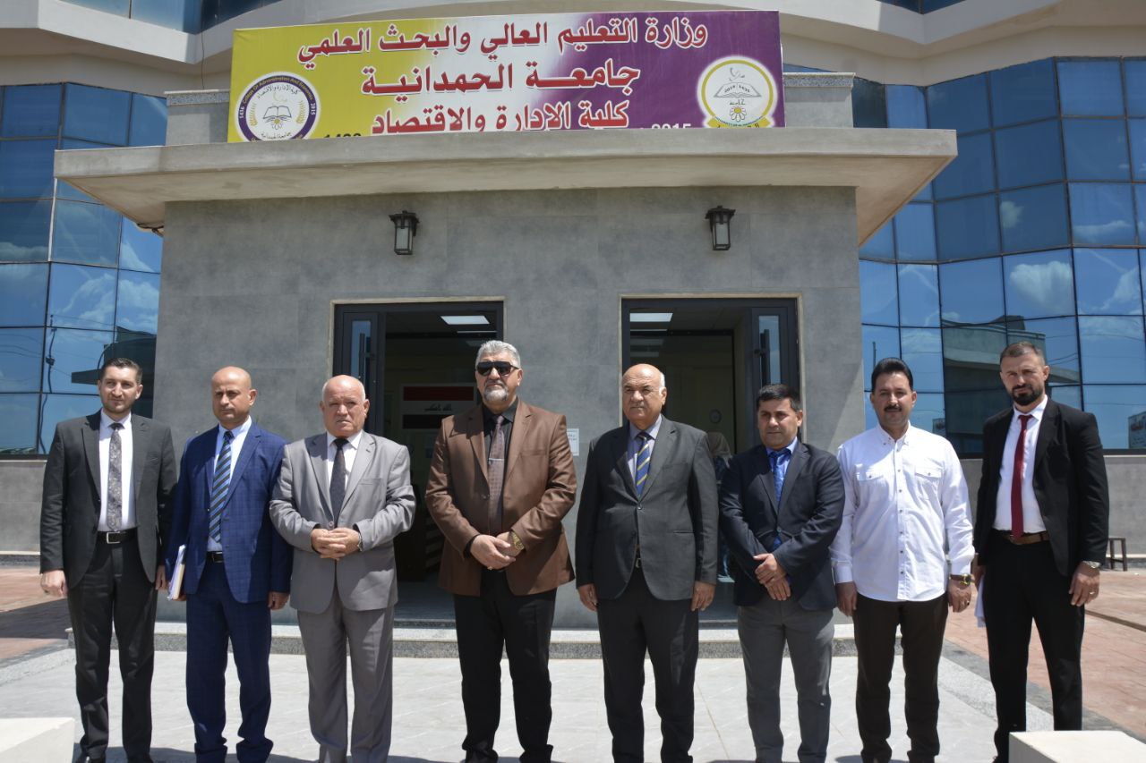 السيد رئيس الجامعة يتفقد سير امتحانات نهاية الكورس الثاني في كلية الادارة والاقتصاد