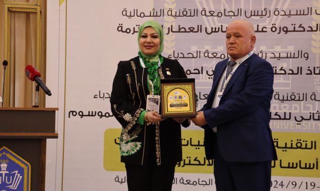 رئيسة الجامعة التقنية الشمالية تكرم عميد كلية الادارة والاقتصاد