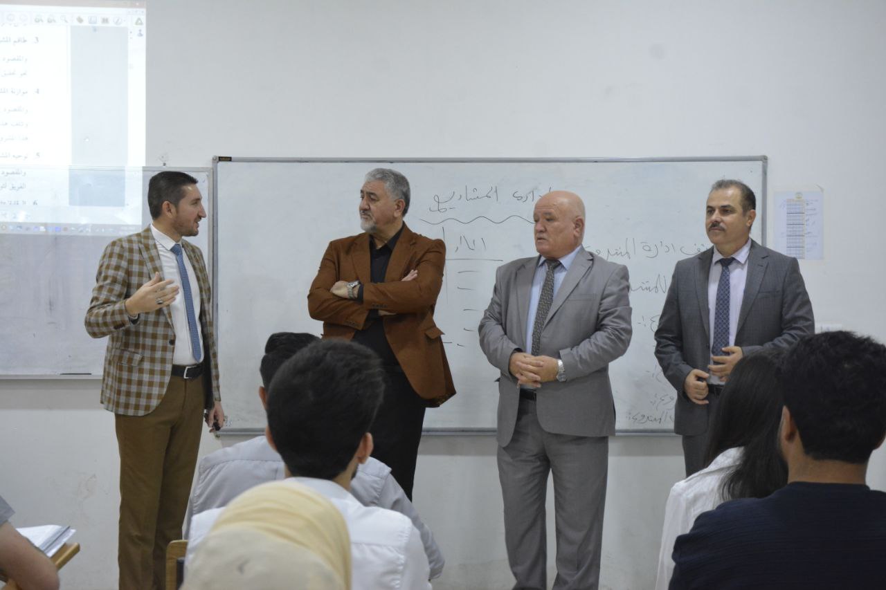 السيد رئيس الجامعة في زيارةتفقدية للقاعات الدراسية في كلية الادارة والاقتصاد