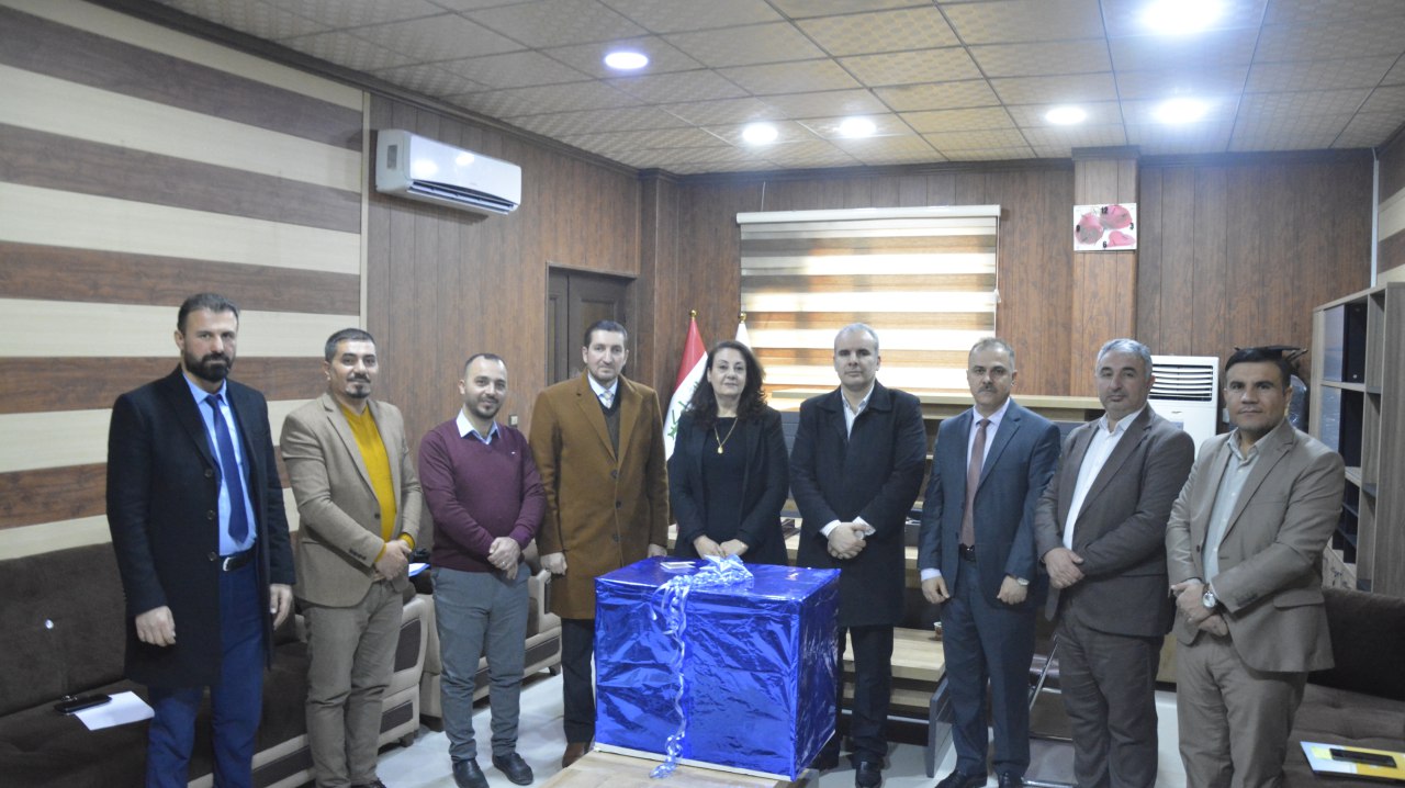 عمادة كلية الادارة والاقتصاد تكرم احد تدريسييها بمناسبة حصوله على شهادة الدكتوراه