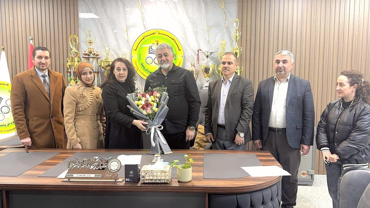 باقة ورد وعبارات تهنئة مطرزة بعبق الياسمين تهديها عمادة كلية الإدارة والاقتصاد إلى السيد رئيس الجامعة ” عميد كلية التربية البدنية وعلوم الرياضة “